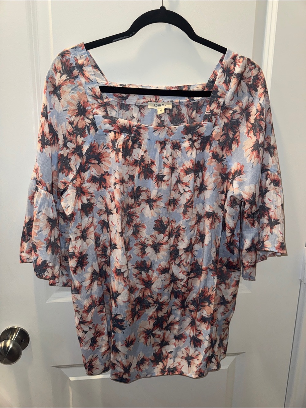 Como Blue Sz XL Light Blue Floral Square-Neck Tunic with Pink Accents in EUC